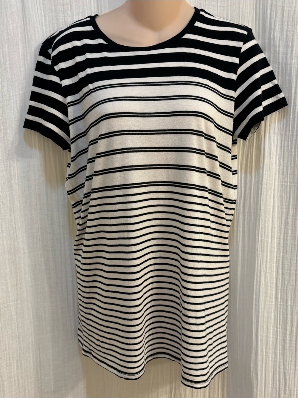 Vince. Women's Black & White Striped Short Sleeve Crew Neck T-Shirt Size L